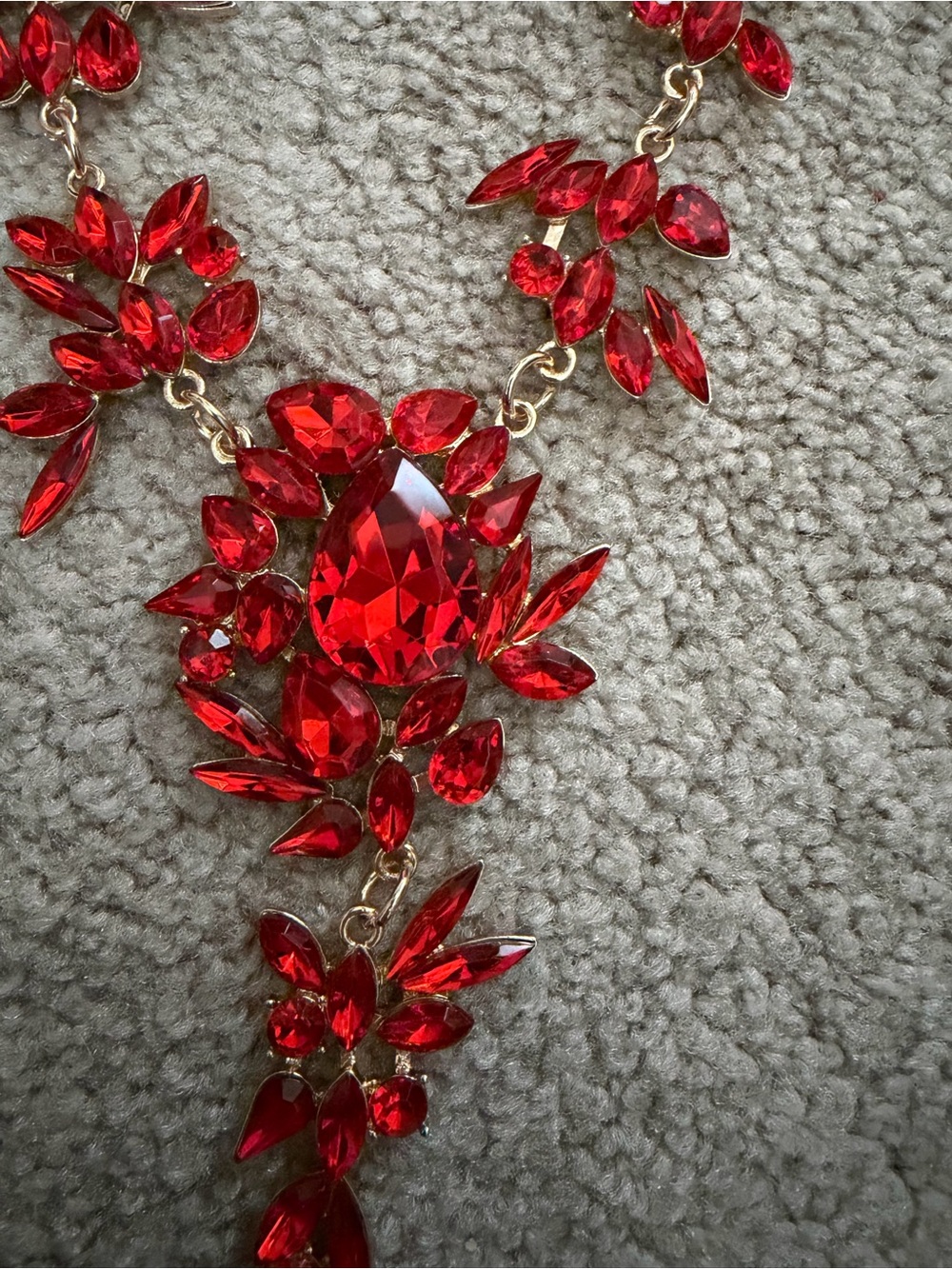 NWOT Aratta- Dramatic Red Crystal Bib Necklace with Gold-Tone Setting - Picture 13 of 16
